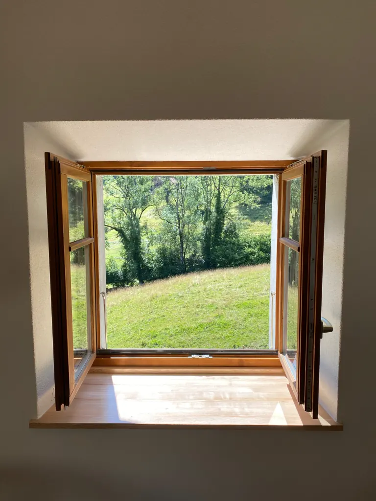Fenêtre ouverte sur le pré